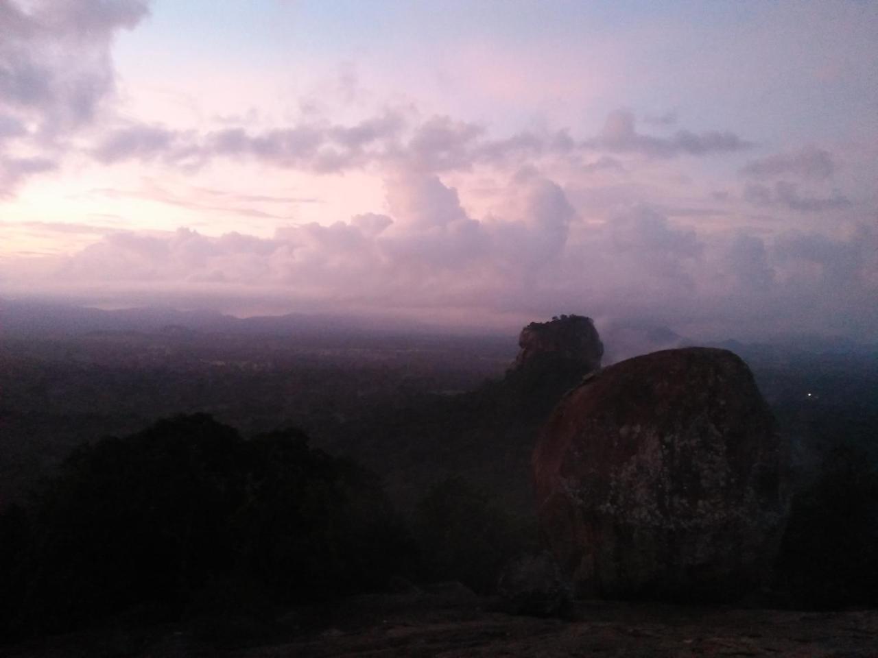 One More Night Hostel Sigiriya Exterior photo