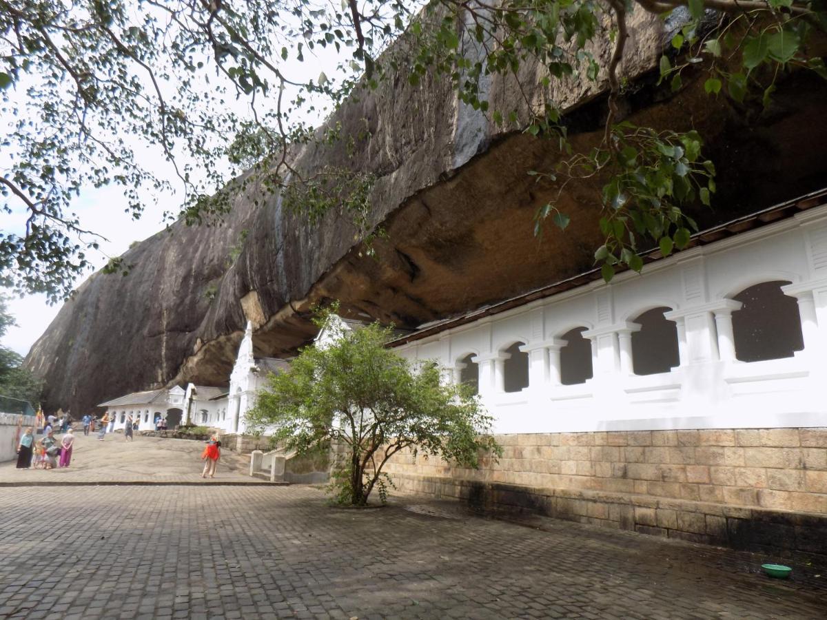 One More Night Hostel Sigiriya Exterior photo